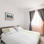 Appartement Buki **** *